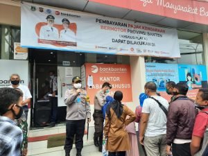 Polres Serang Kota Polda Banten melaksanakan pengamanan di Bank Banten Serang guna mencegah terjadinya gangguan Kamtibmas