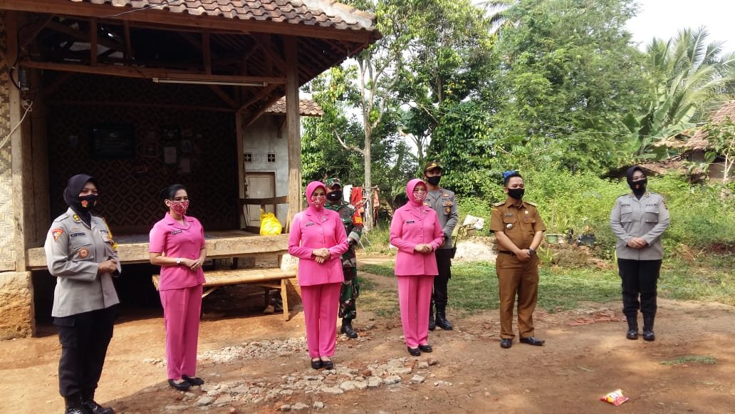 Bansos Polda Banten di kecamatan Curug kota Serang Banten