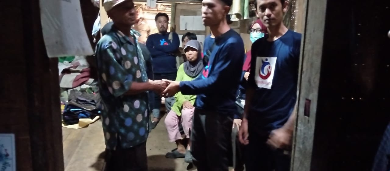 FKPS Banten Salurkan Bantuan Untuk Alimusa, Kakek Miskin Yang Sakit Stroke