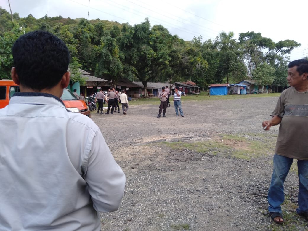 areal parkir pantai karangsari yang sengketa