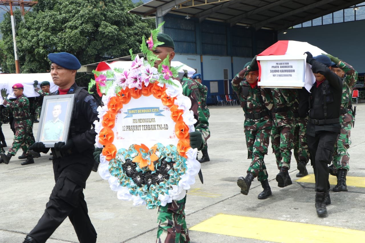 Panglima TNI Didampingi Kapolri Lepaskan 4 Jenazah Prajurit Korban Heli  MI-17 Hari Ini – Sibernews