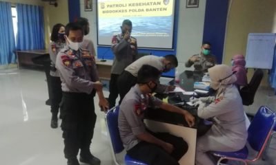 Pastikan Personel Sehat, Biddokes Polda Banten Periksa Kesehatan Polri di Crisis Center Ditpolairud