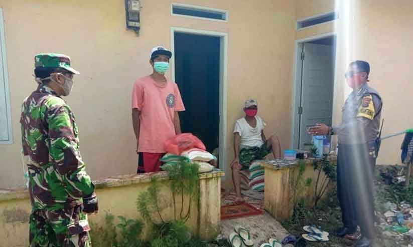 Penyaluran Sembako BPNT Kelurahan Babakan Kalanganyar Terapkan Wajib Gunakan Masker