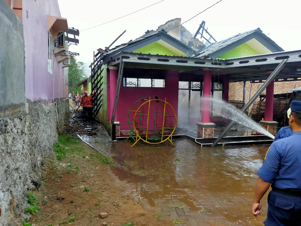 Rumah Tumin nyaris musnah terbakar api Selasa pagi