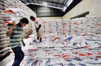 Di Duga Kades Pasirloa Pandeglang Langgar Aturan Pembagian BSB