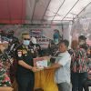 Panglima Markas Besar LMP Daenk Jamal, Berikan Bantuan Paket Sembako Pada Korban Kebakaran Kapuk Cengkareng