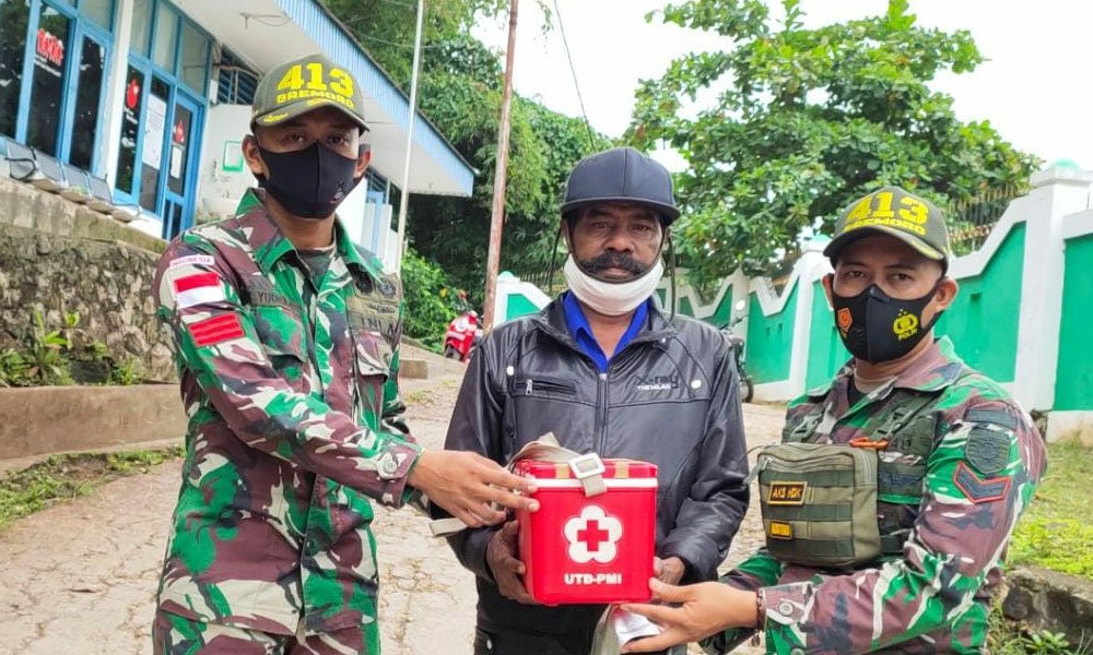 Prajurit Satgas 413 Kostrad Sumbangkan Darah di Papua, Bantu Anak Gagal Ginjal