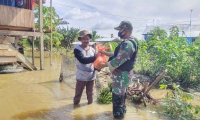 Terdampak Banjir, Kampung Yowong Terima Bantuan Sembako dari Satgas 413 Kostrad