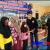 Dewan Pembina Ormas Jarum Korcam Warunggunung Ketika Menyerahkan Santunan Untuk Anak Yatim, Dalam Rangkaian Kegiatan Millad Yang Ke 7, Minggu, (0703/2021)