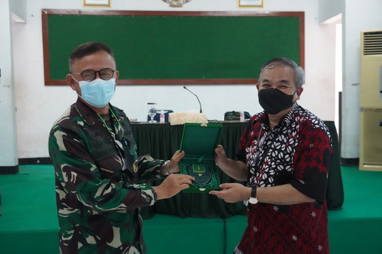 Danrem 064/MY Ikuti Ceramah Motivator Dr. Aqua Dwipayana
