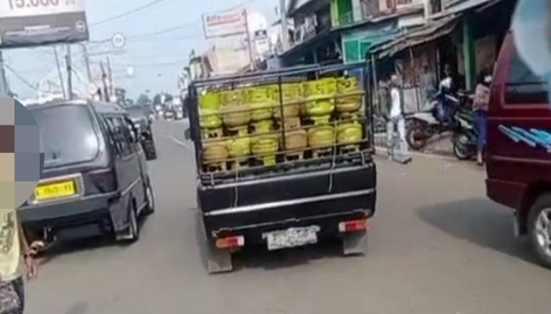 Pengiriman Gas Tanpa Plang Informasi