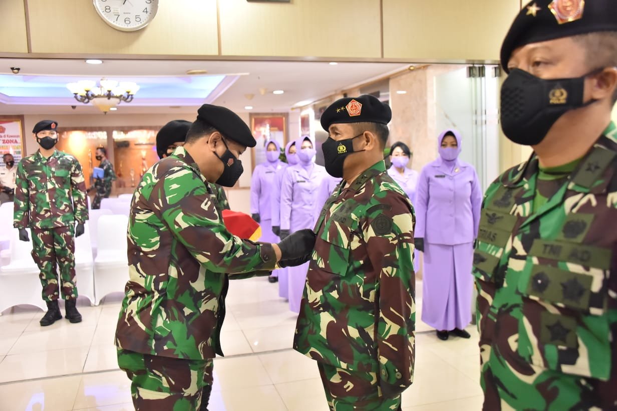 Berita Foto : Asisten Logistik Panglima TNI Pimpin Sertijab Waaslog