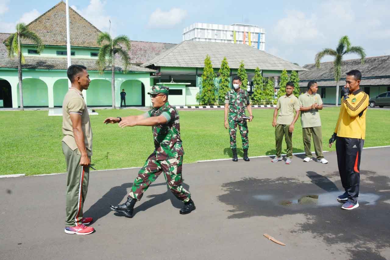 Untuk Mempertahankan Diri, Danrem 064/MY Ajari Prajurit Bela Diri Taktis