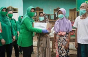 Peduli Korban Banjir, Persit KCK Koorcab Rem 064 PD III/Siliwangi Berikan Bantuan