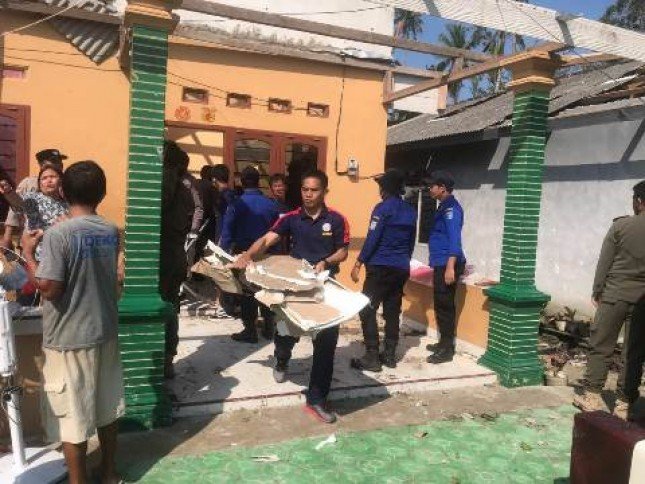 Bakamla RI Bantu Bangun Rumah Penduduk Korban Puting Beliung di Babel